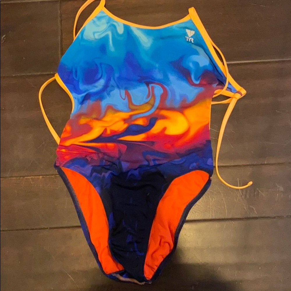 One piece tyr swim suit